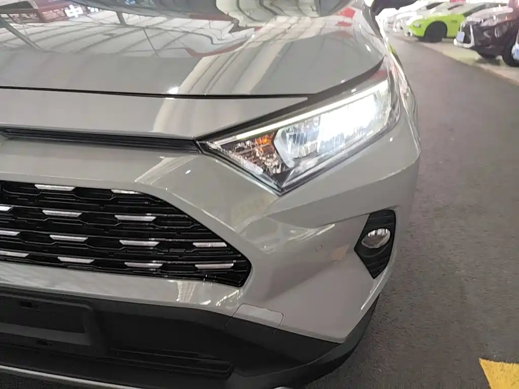 Toyota RAV4 2020 — фото 24