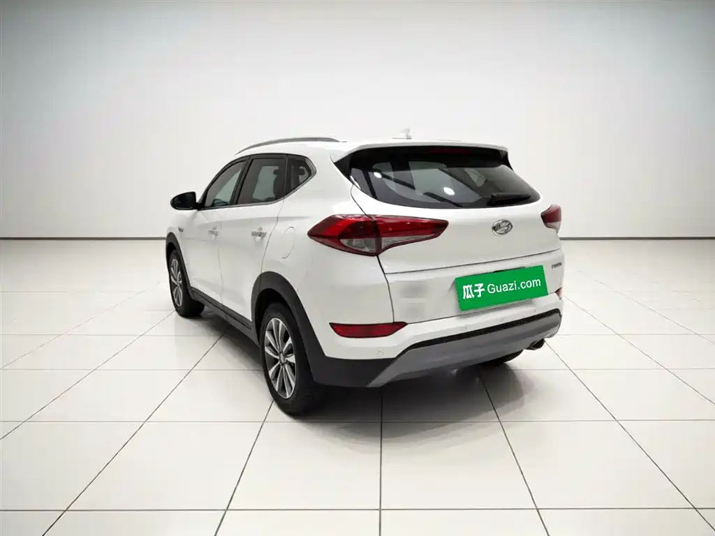 Hyundai Tucson 2017 — фото 9