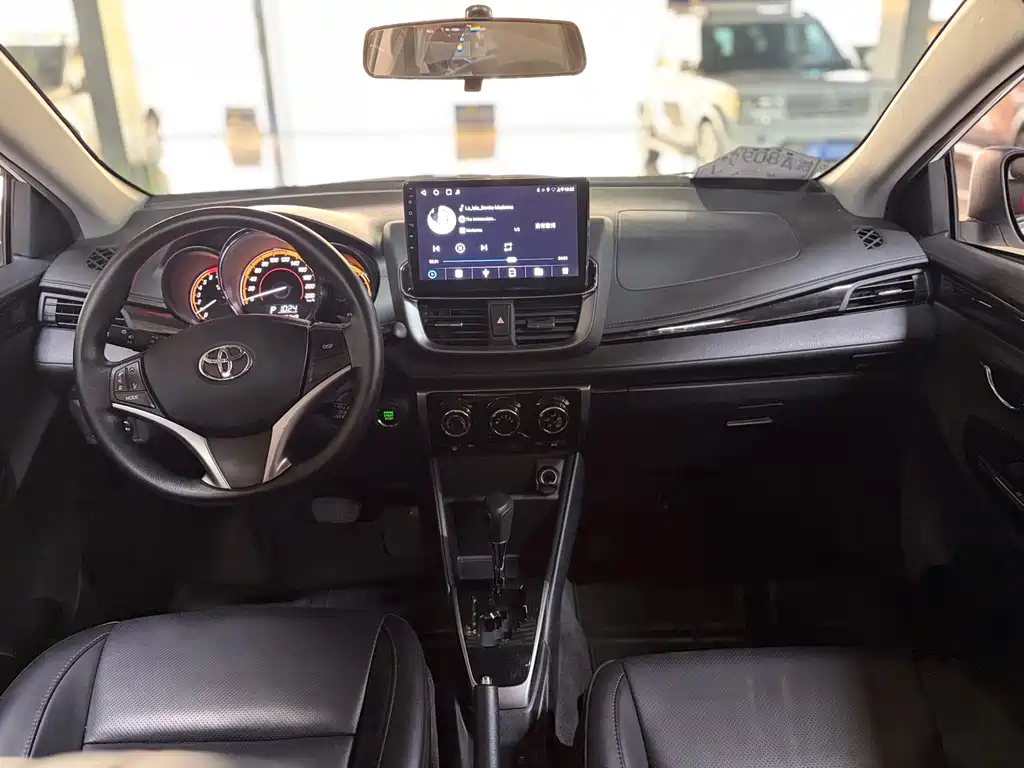 Toyota Yaris L 2023
