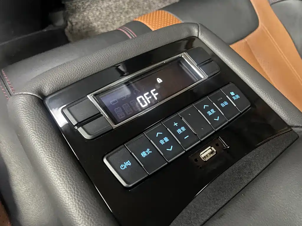 BYD Qin NEV 2015 — фото 28