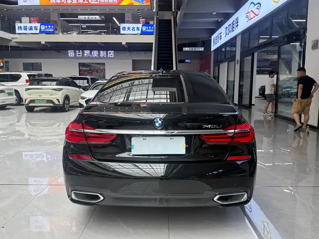 BMW 7 Series 2018 — фото 17