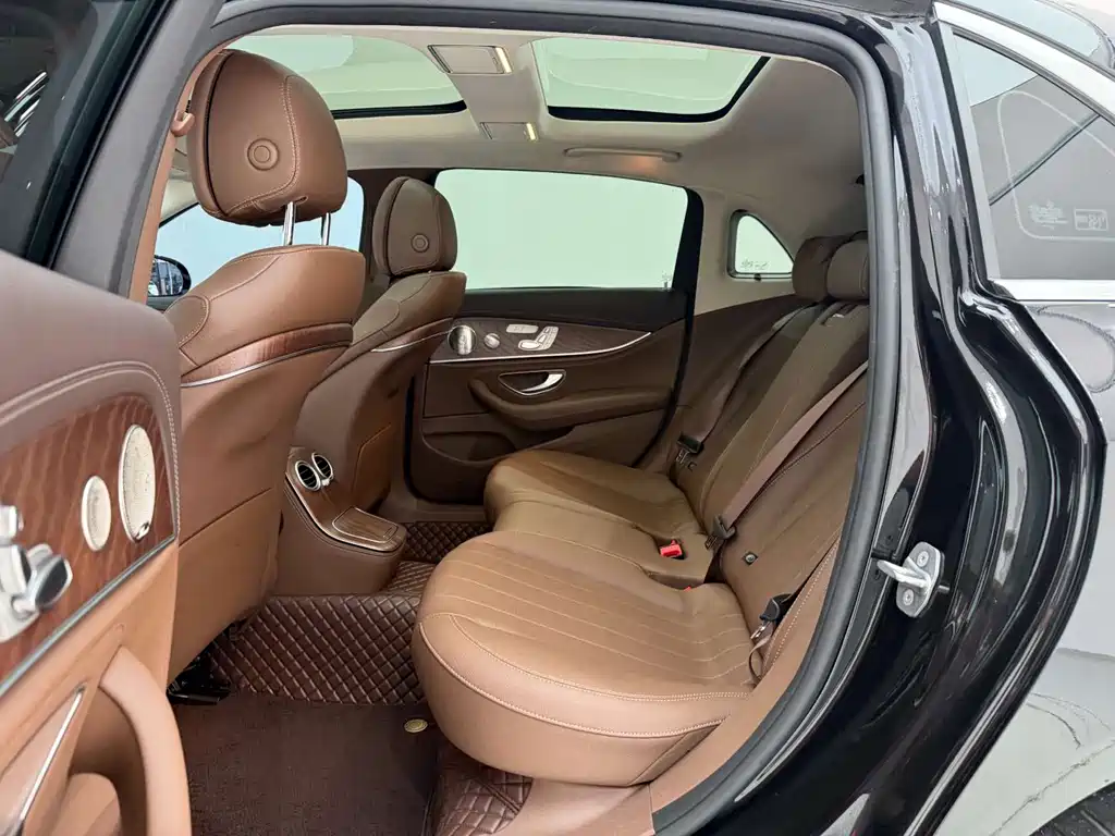Mercedes-Benz E-Class 2023 — фото 15