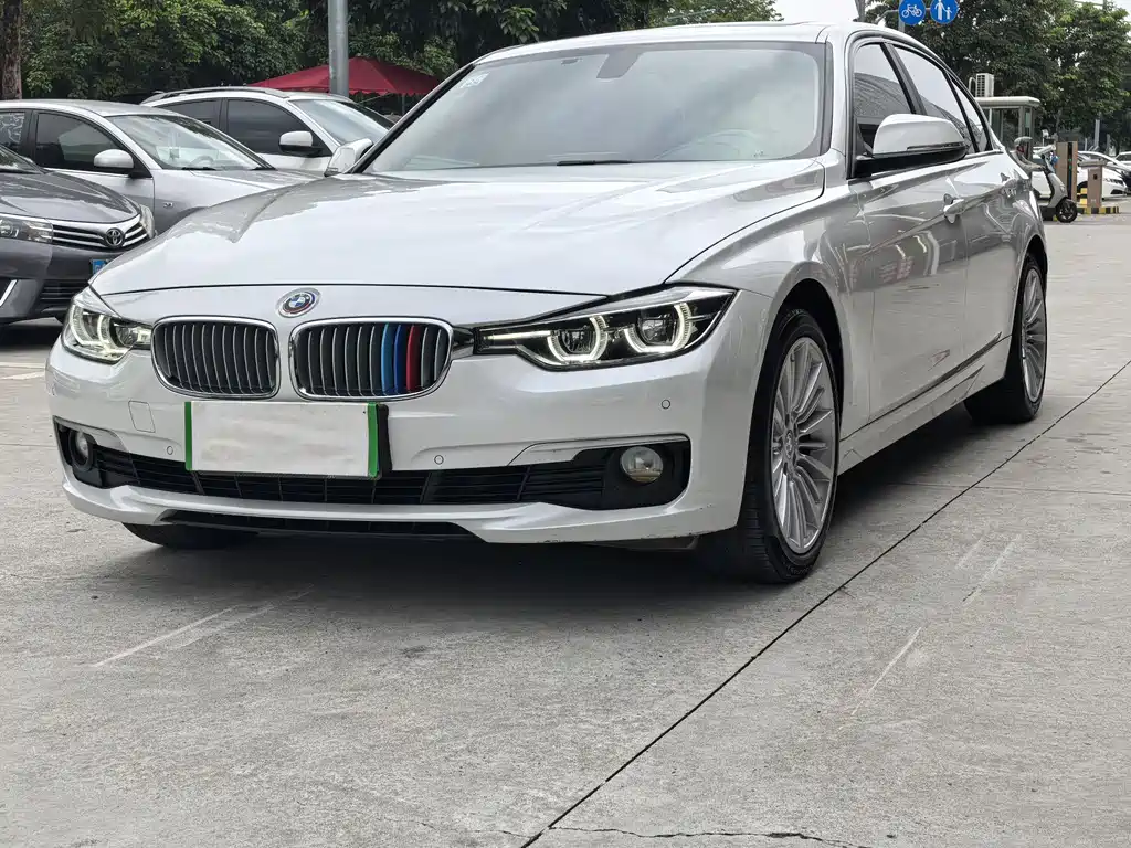 BMW 3 Series 2018 — фото 1