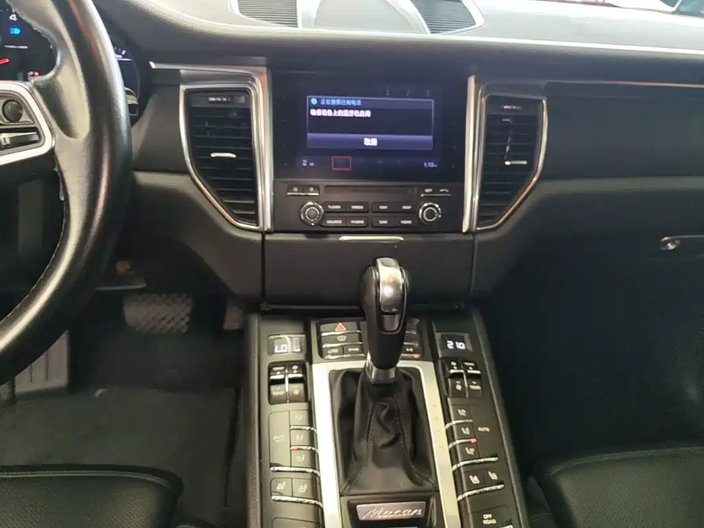 Porsche Macan 2017 — фото 13