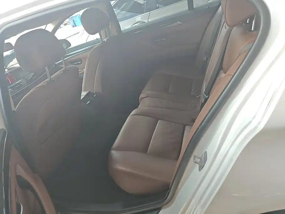 BMW 5 Series 2015 — фото 11
