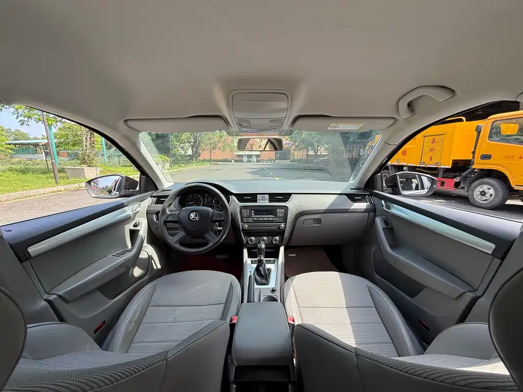 Skoda Octavia 2015 — фото 13