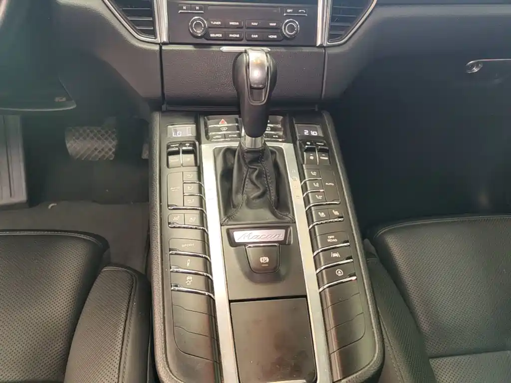 Porsche Macan 2017 — фото 14