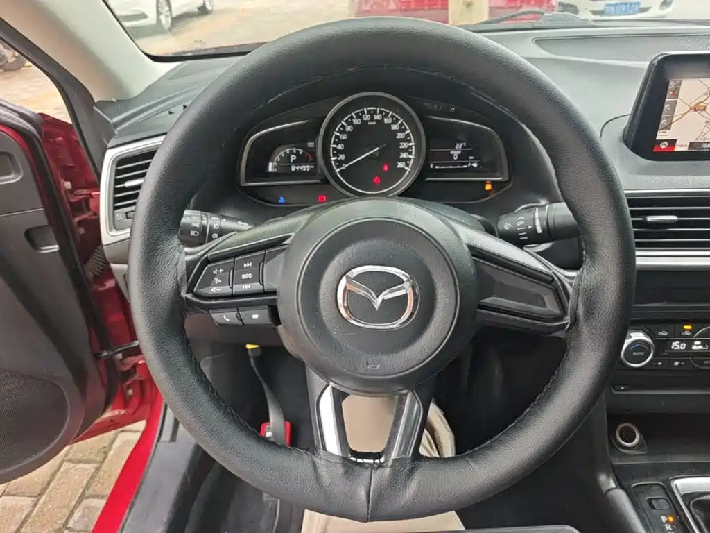 Mazda 3 Axela 2018 — фото 11