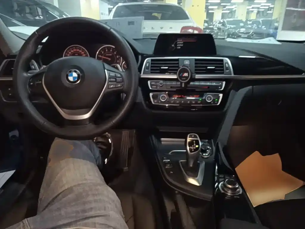 BMW 3 Series 2017 — фото 10