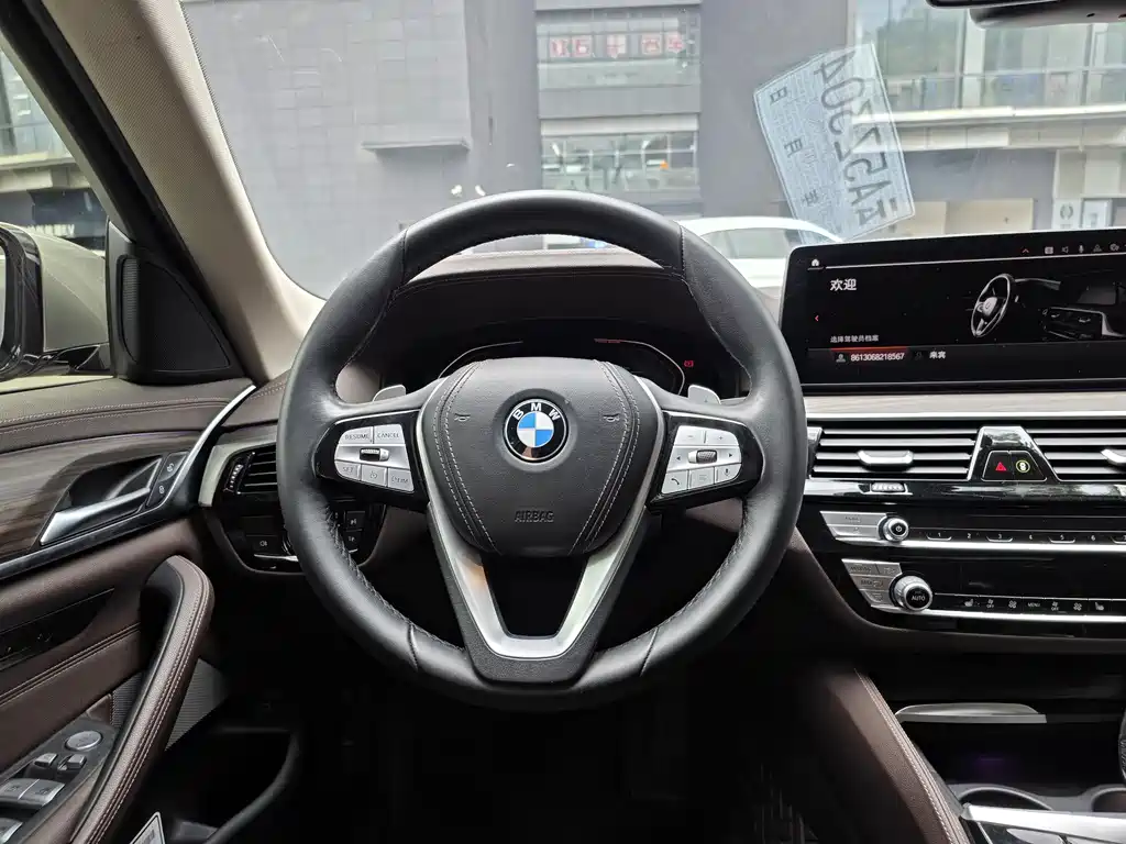 BMW 5 Series 2021 — фото 10