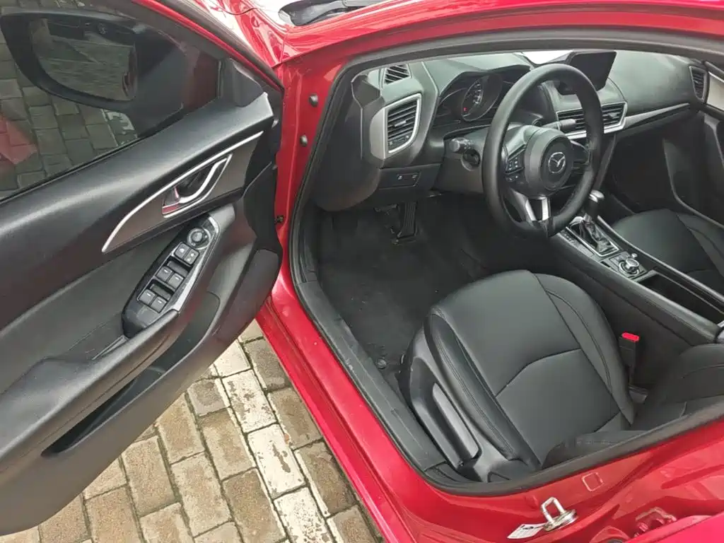 Mazda 3 Axela 2018 — фото 16