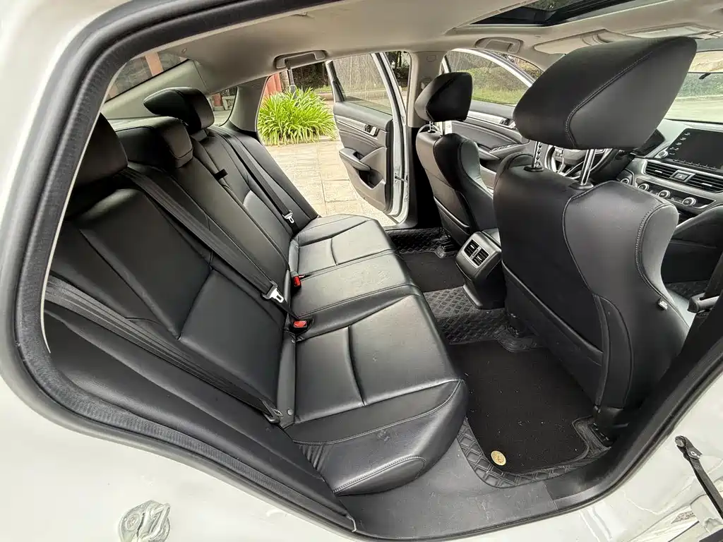Honda Accord 2019 — фото 10