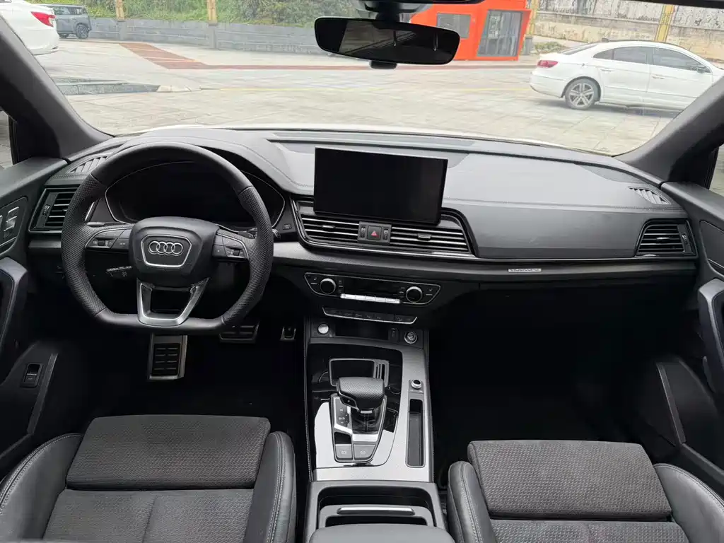 Audi Q5L Sportback 2024 — фото 7