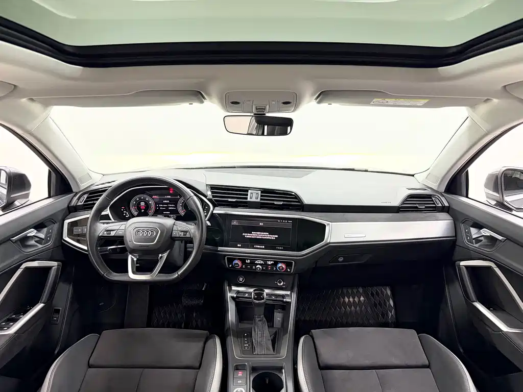 Audi Q3 2023 — фото 11