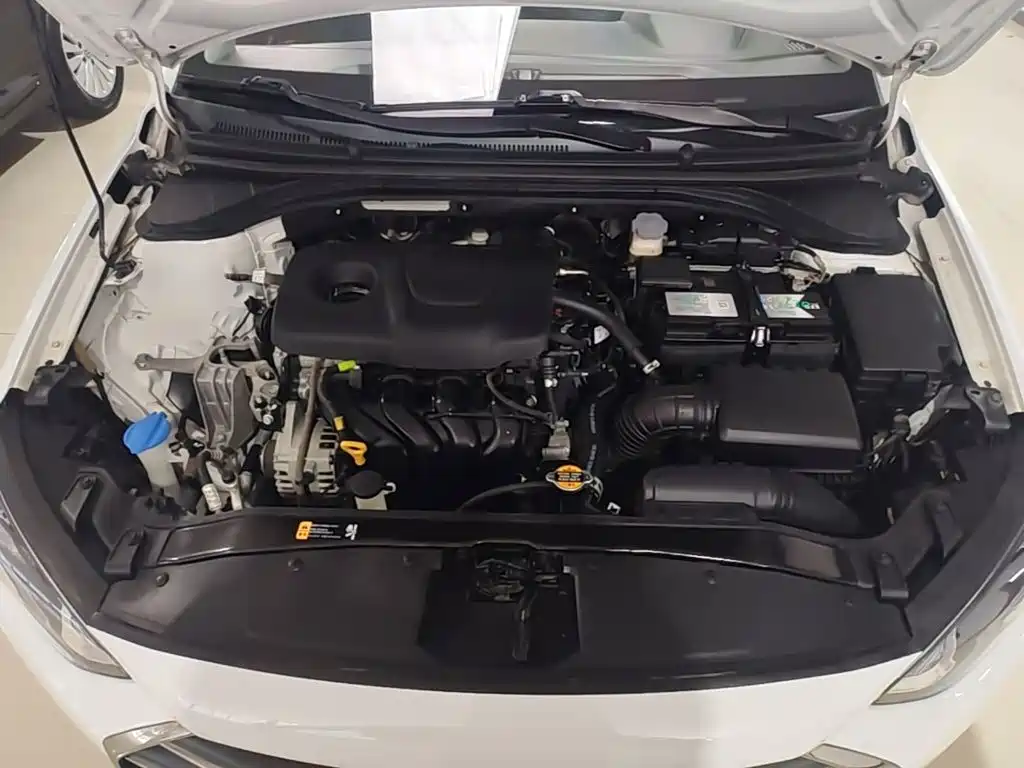 Hyundai Elantra 2019 — фото 20