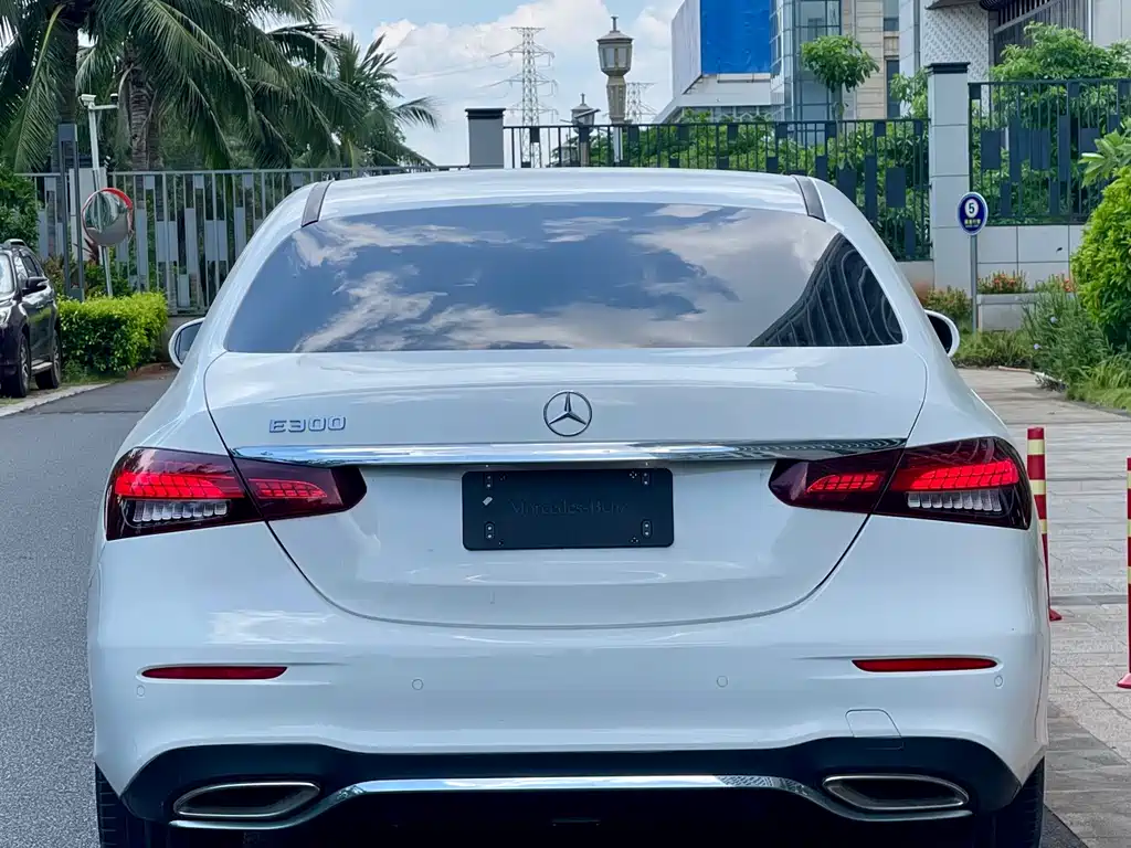 Mercedes-Benz E-Class 2017 — фото 8