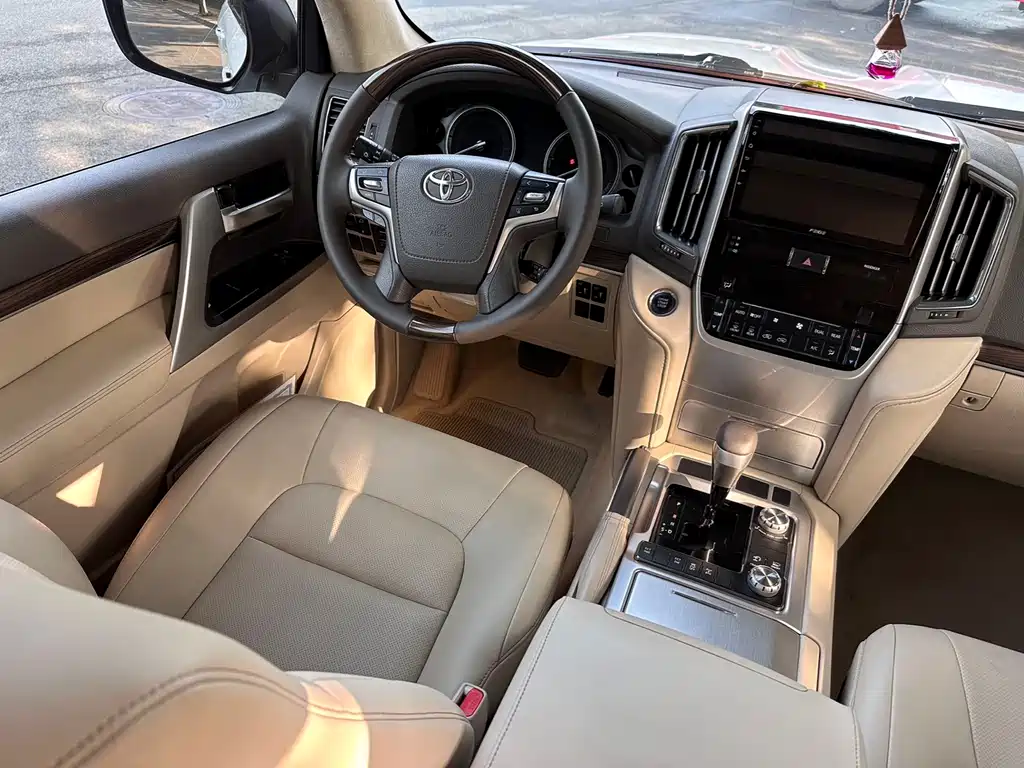 Toyota Land Cruiser 2020 — фото 6