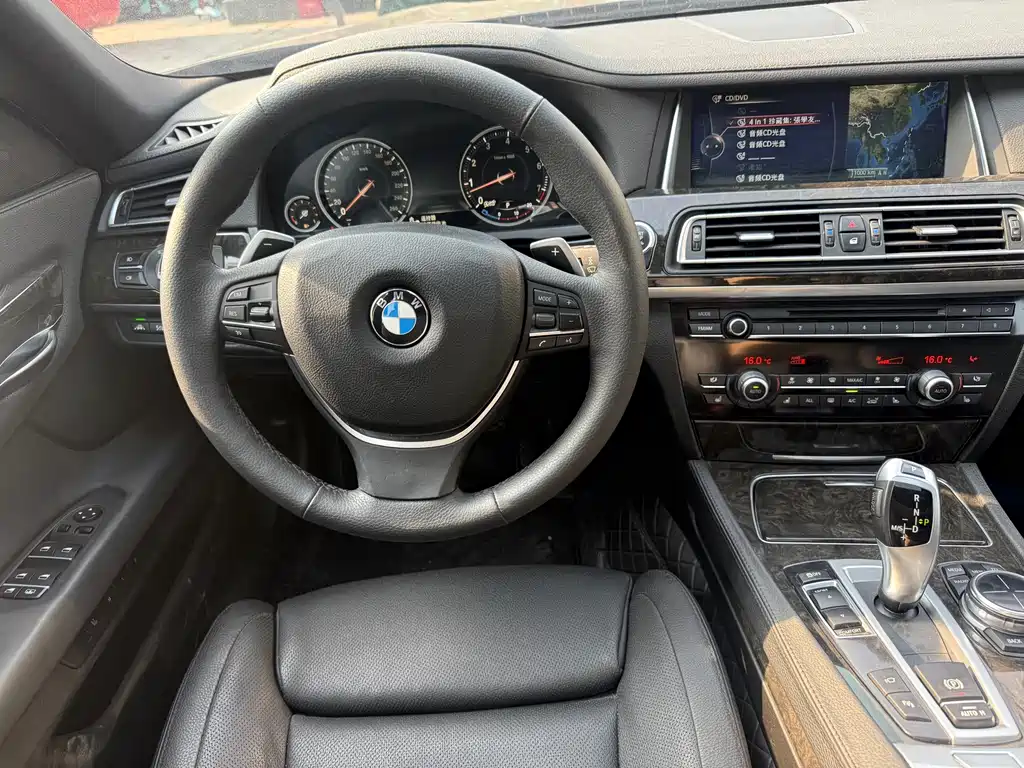 BMW 7 Series 2013 — фото 4
