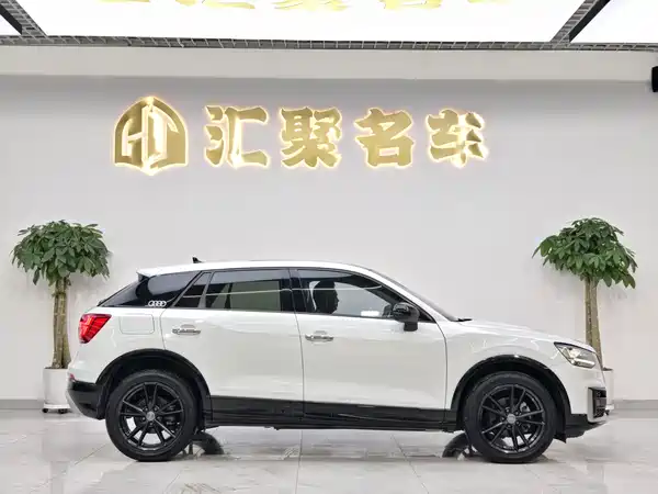 Audi Q2L 2019