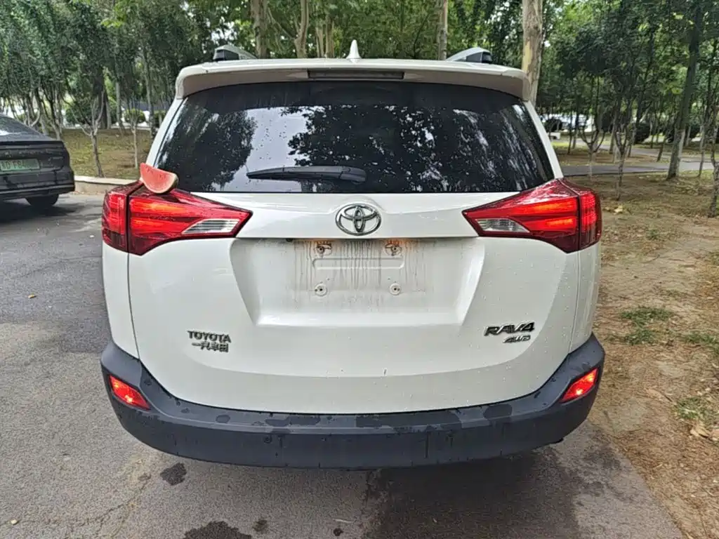 Toyota RAV4 2015 — фото 4