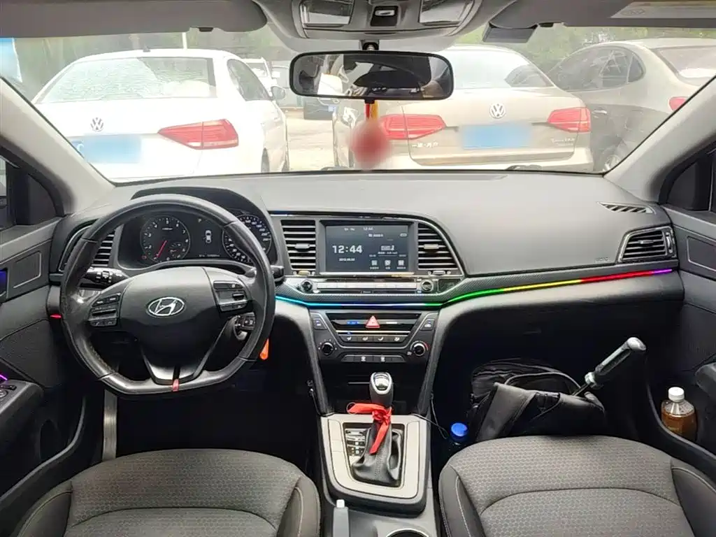 Hyundai Elantra 2017 — фото 9