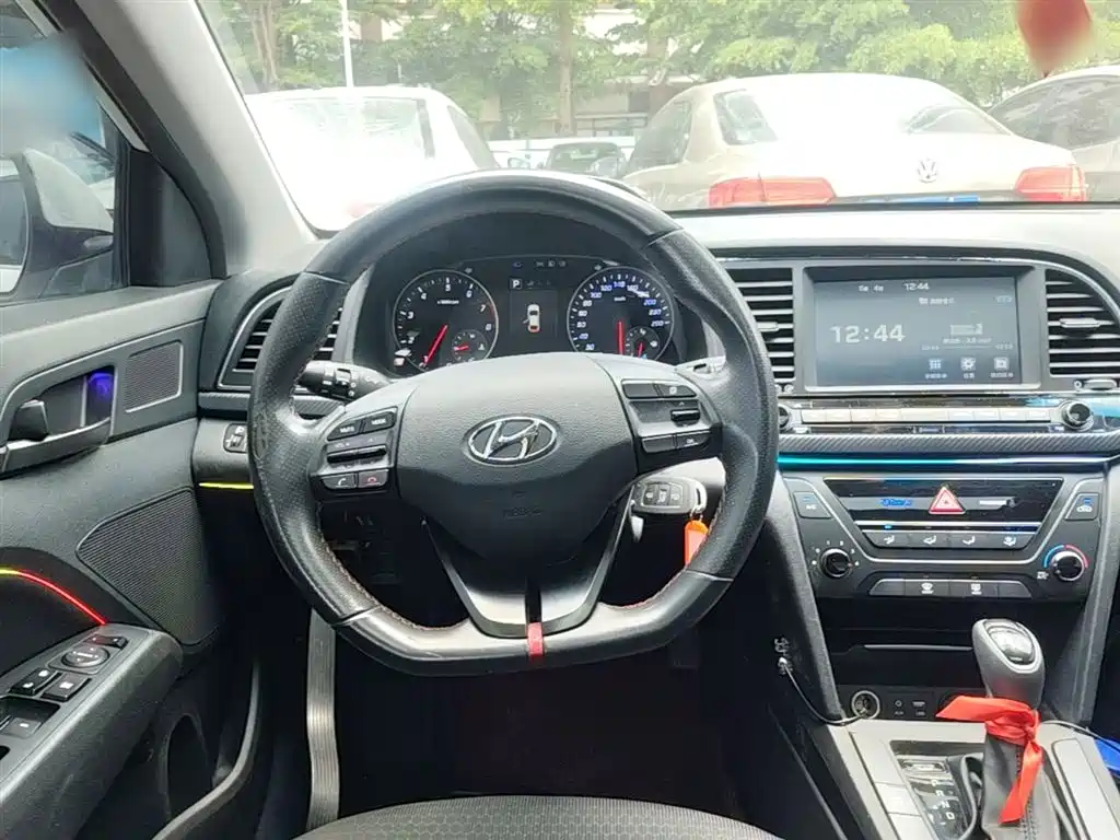 Hyundai Elantra 2017 — фото 10