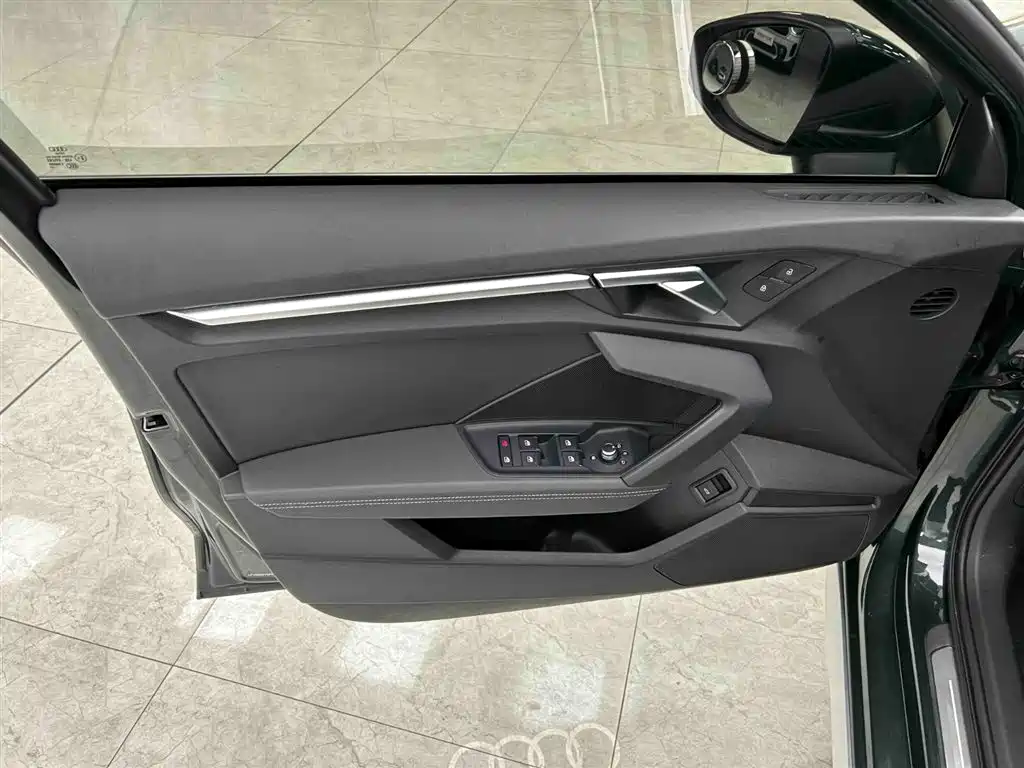 Audi A3 2023 — фото 10