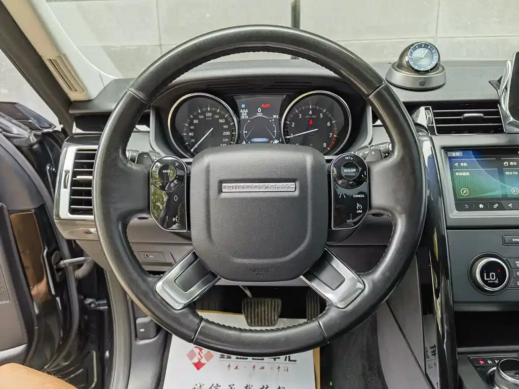 Land Rover Discovery 2019 — фото 12