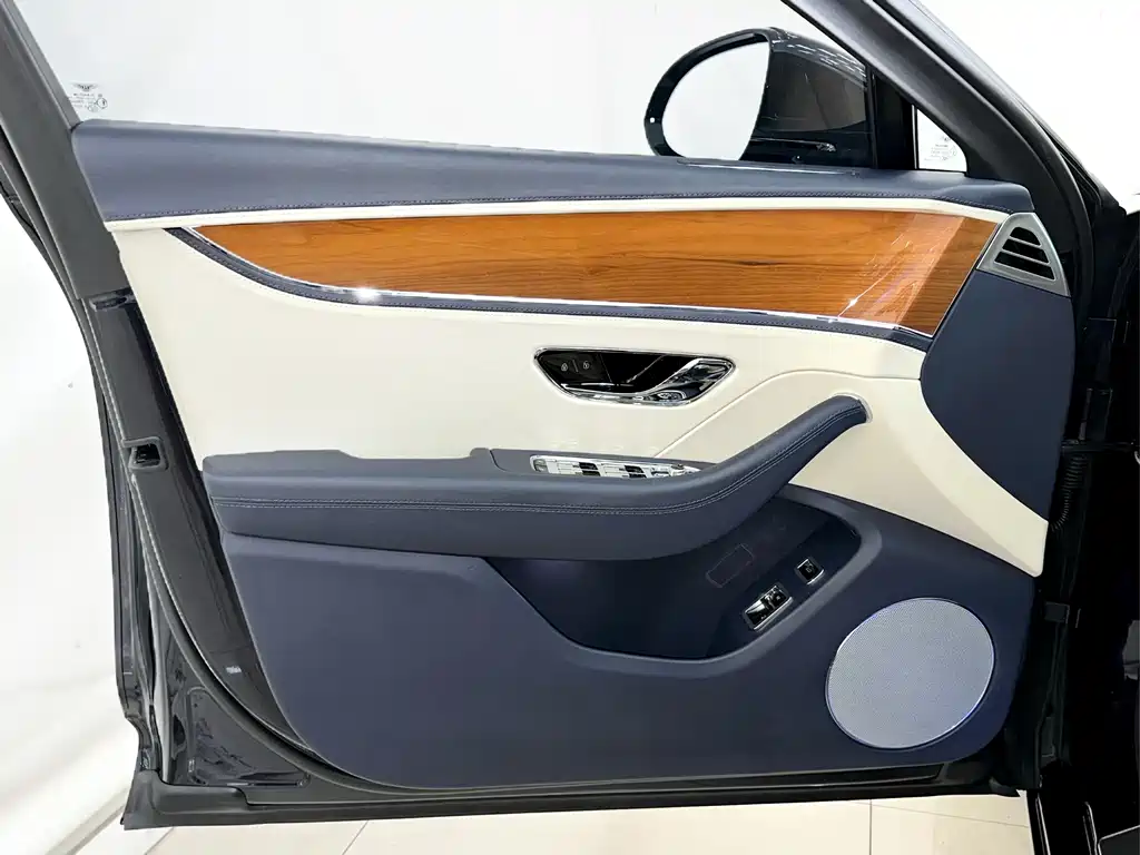 Bentley Flying Spur 2021 — фото 21