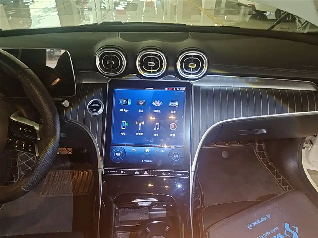 Mercedes-Benz C-Class 2023 — фото 13