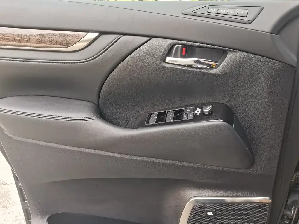 Toyota Vellfire 2022 — фото 14