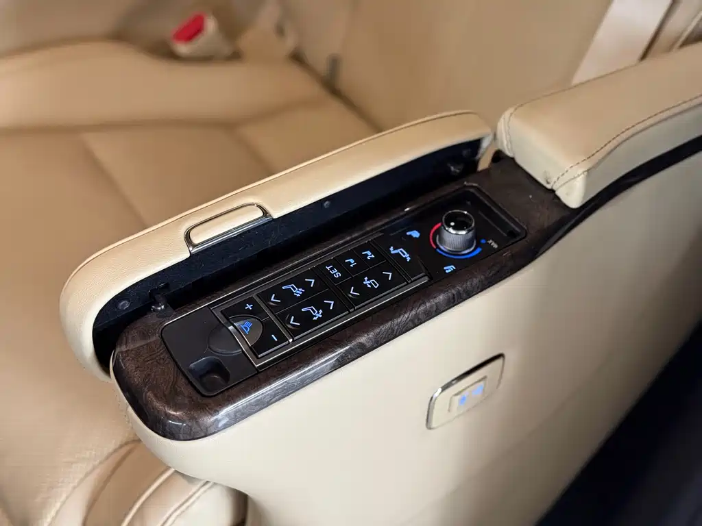 Toyota Vellfire 2021 — фото 12