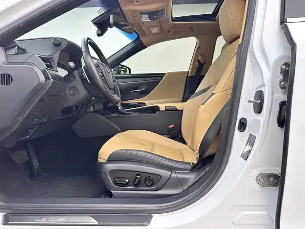 Lexus ES 2022