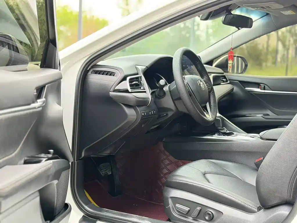 Toyota Camry 2024 — фото 20