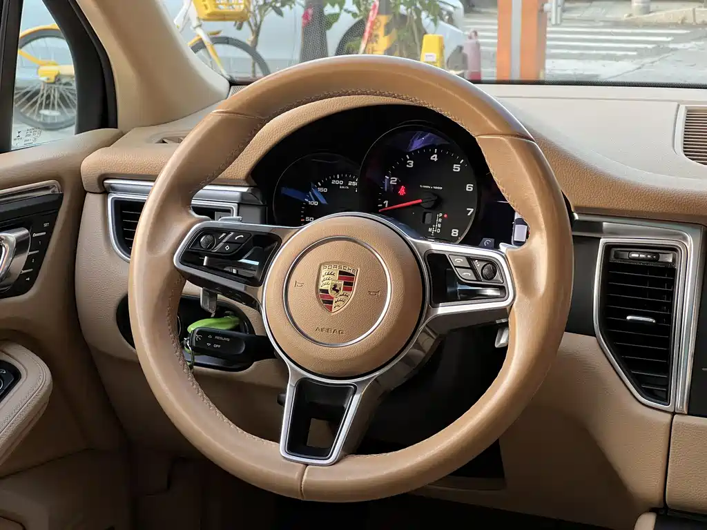Porsche Macan 2015 — фото 12
