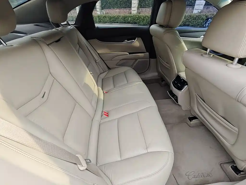 Cadillac XTS 2015 — фото 12
