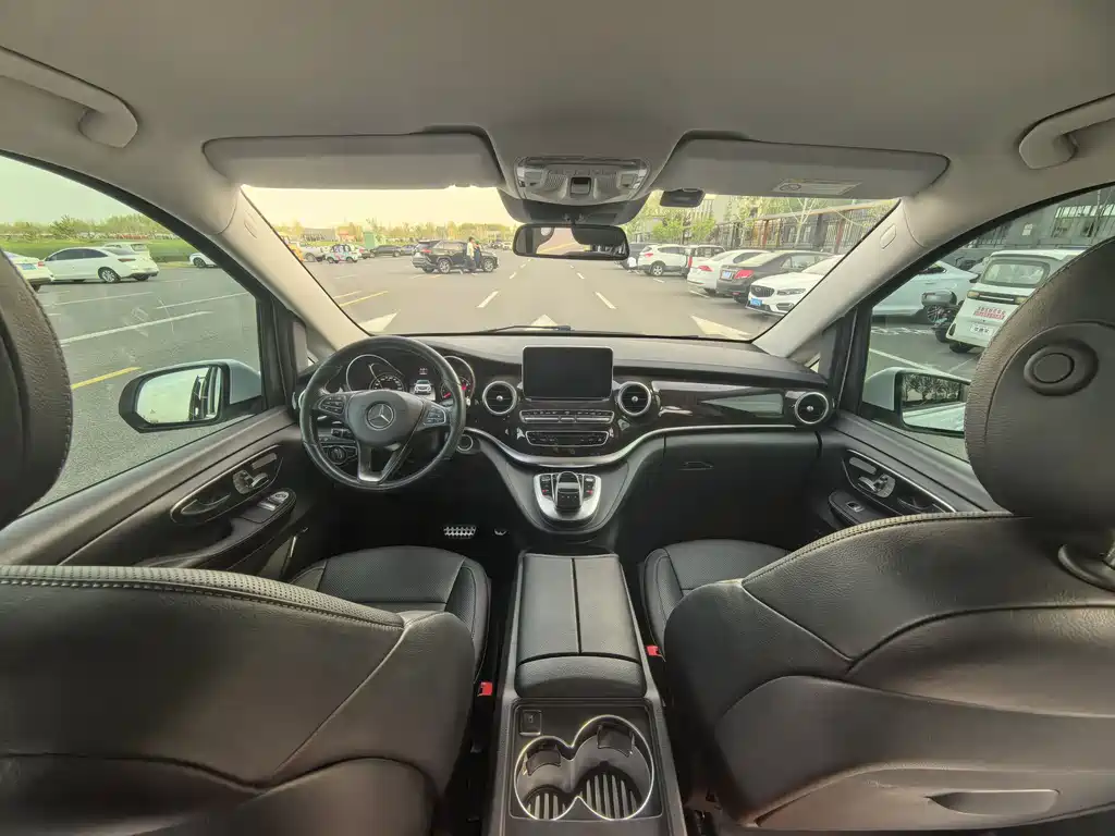Mercedes-Benz V-Class 2017 — фото 18
