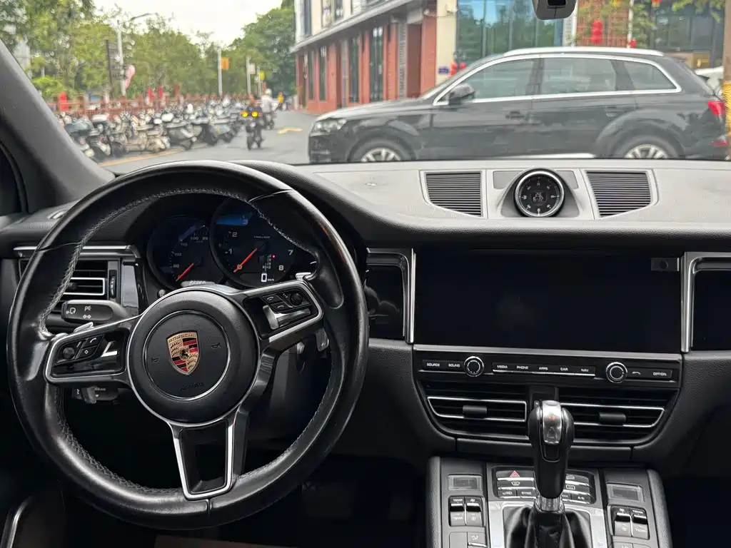 Porsche Macan 2019 — фото 15