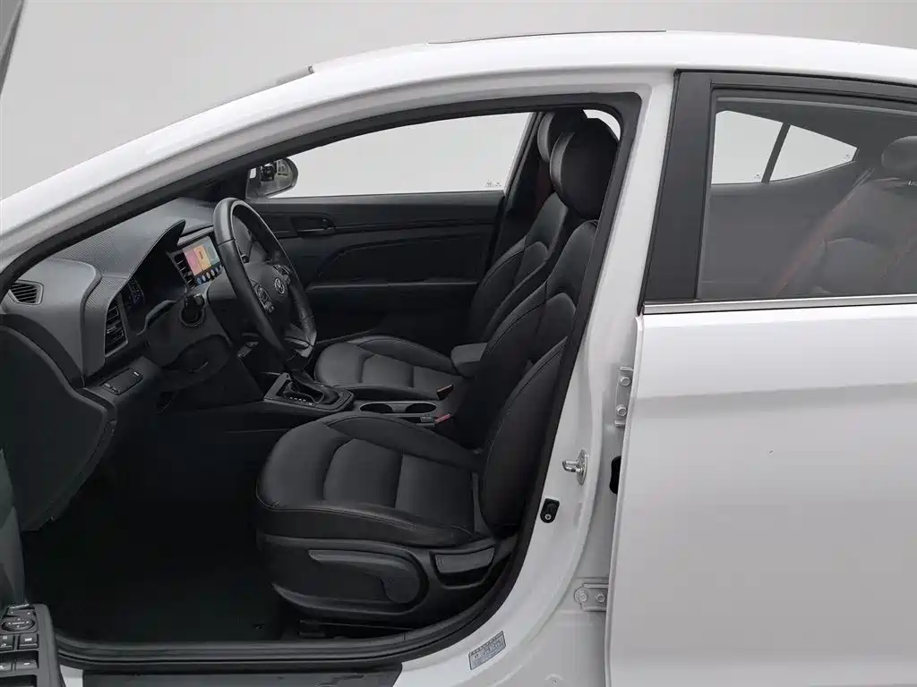 Hyundai Elantra 2020 — фото 10
