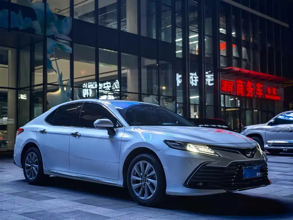 Toyota Camry 2024 — фото 3