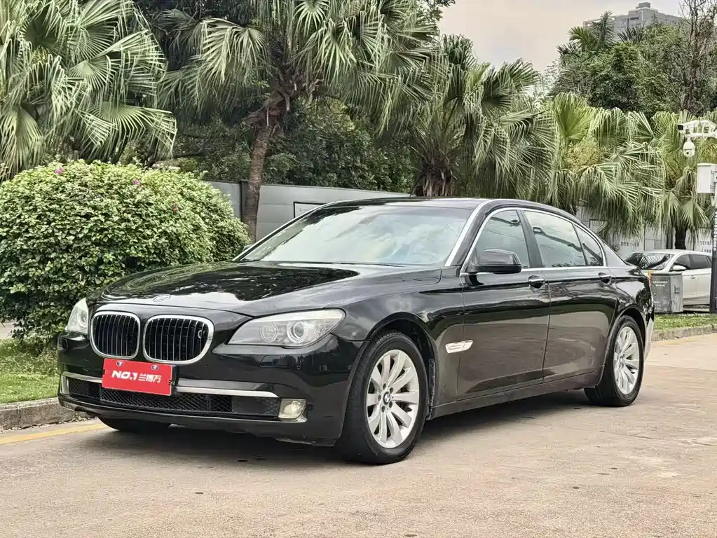 BMW 7 Series 2009 — фото 1