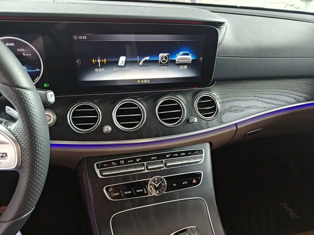 Mercedes-Benz E-Class 2019 — фото 13