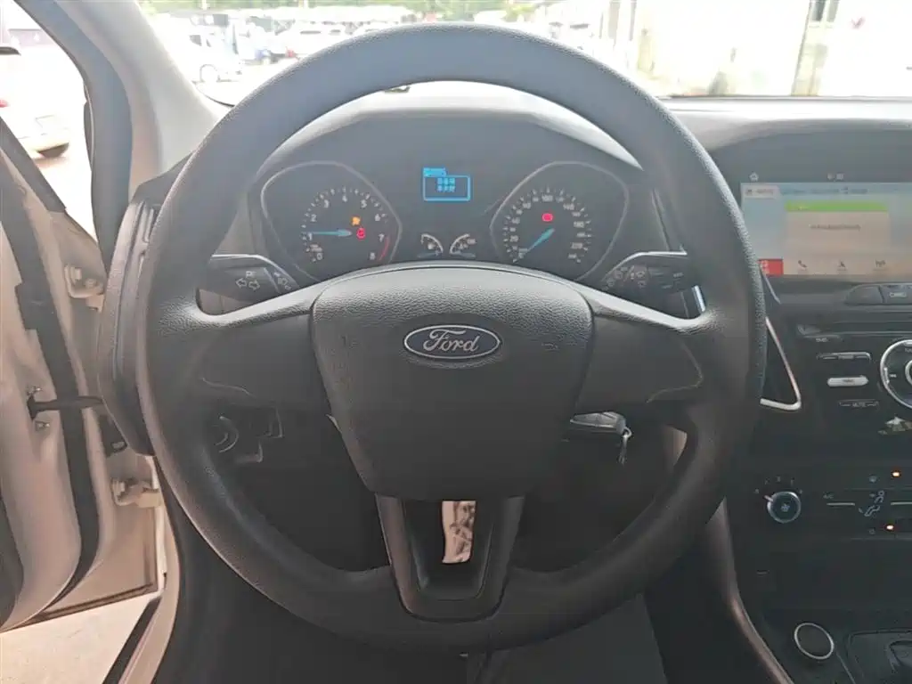 Ford Focus 2019 — фото 11