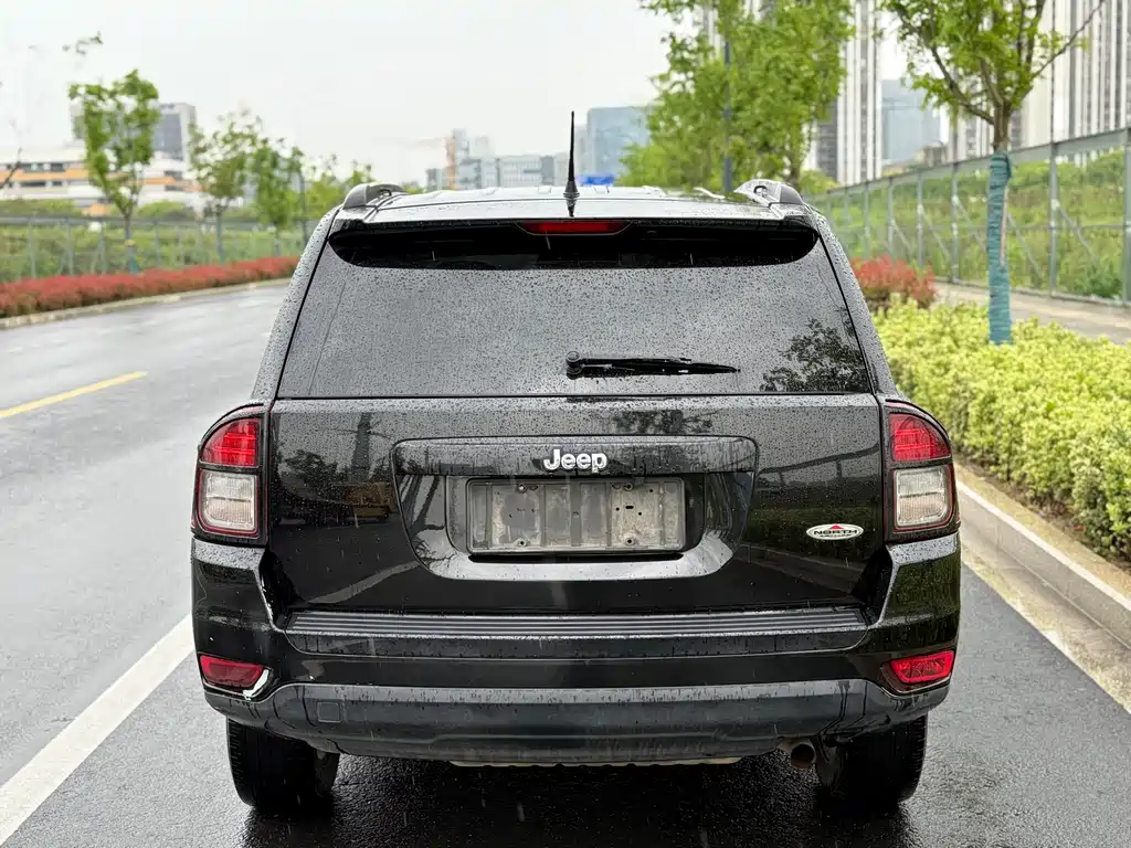 Jeep Compass 2015 — фото 9