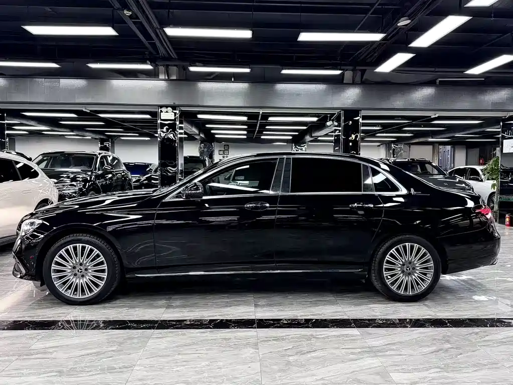 Mercedes-Benz E-Class 2022 — фото 4