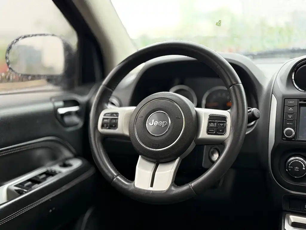Jeep Compass 2015 — фото 7