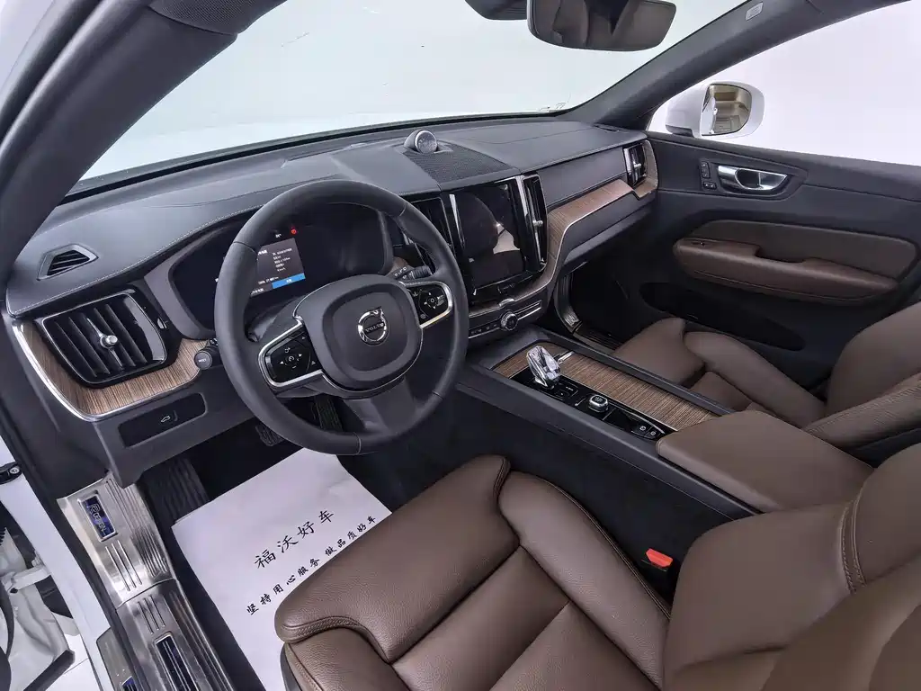Volvo XC60 2024 — фото 17