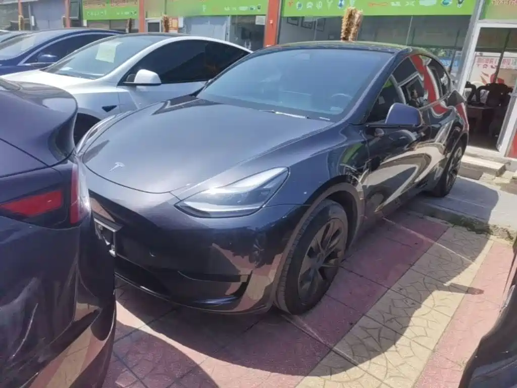 Tesla Model Y 2024
