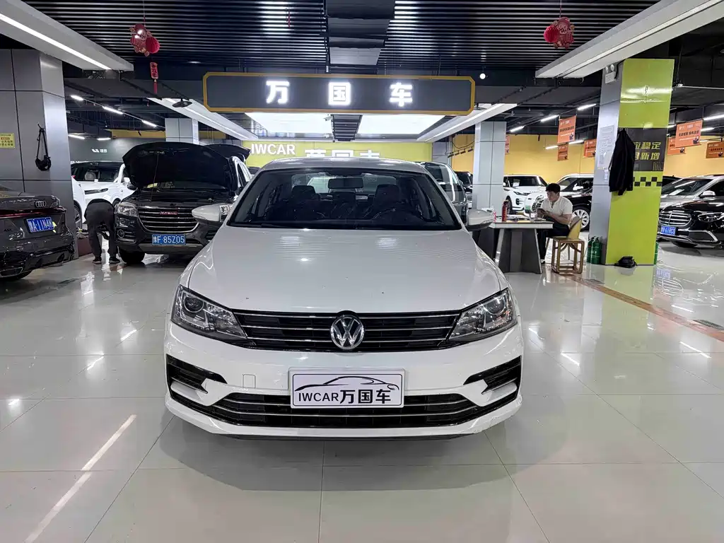 Volkswagen Sagitar 2018