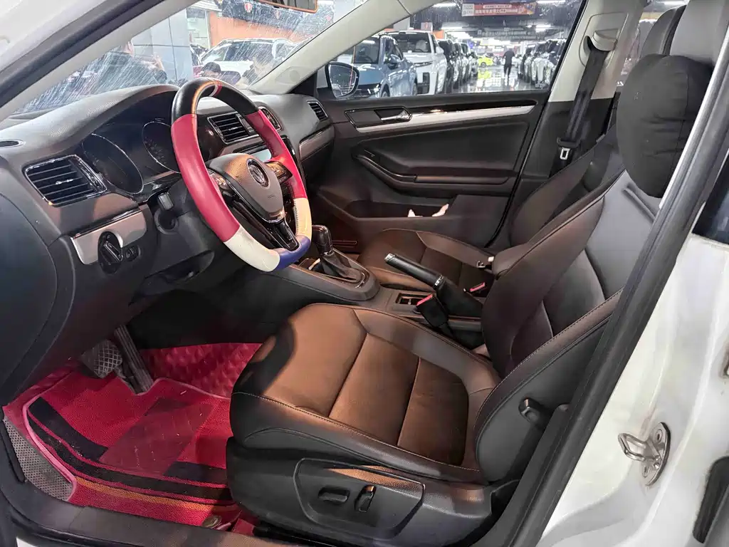 Volkswagen Sagitar 2018